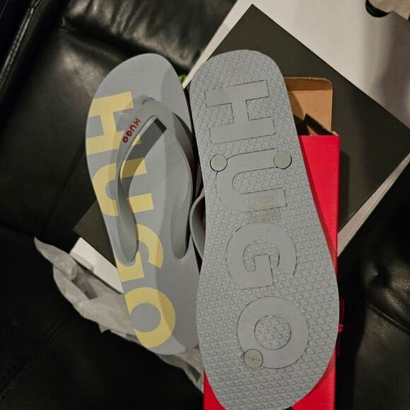 HUGO Men\'s Big Logo Print Flip Flops Slide Slippers Ice Blue Size 12/13 NWT main image 4